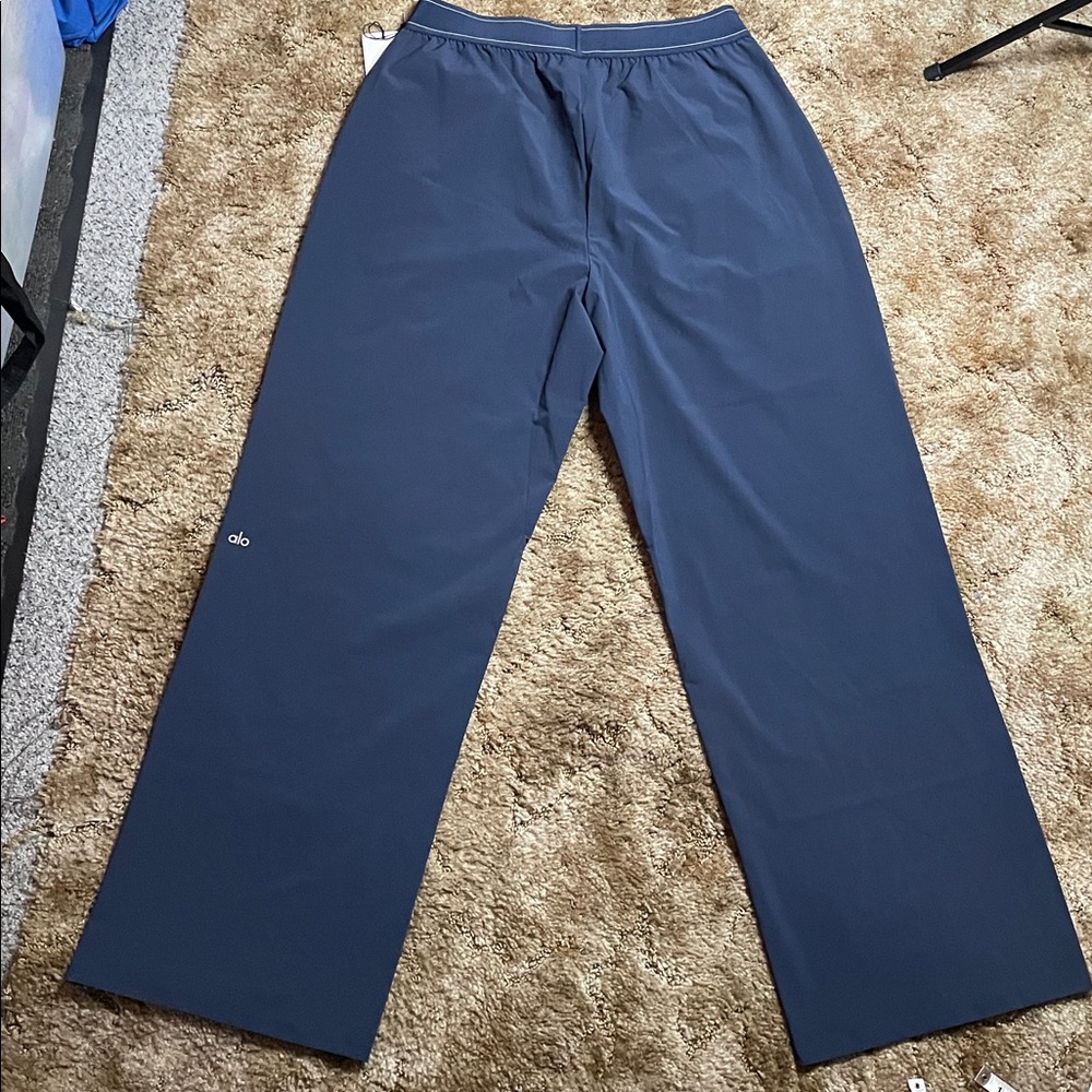 ALO Yoga Navy Track Pants - Picture 5 of 8